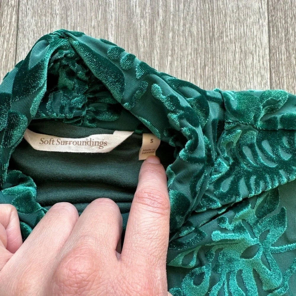 SOFT Surroundings Size Small Velvet Green Turtleneck Long sleeve Top NWT - Picture 8 of 11